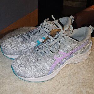 Girls Asics Running shoe